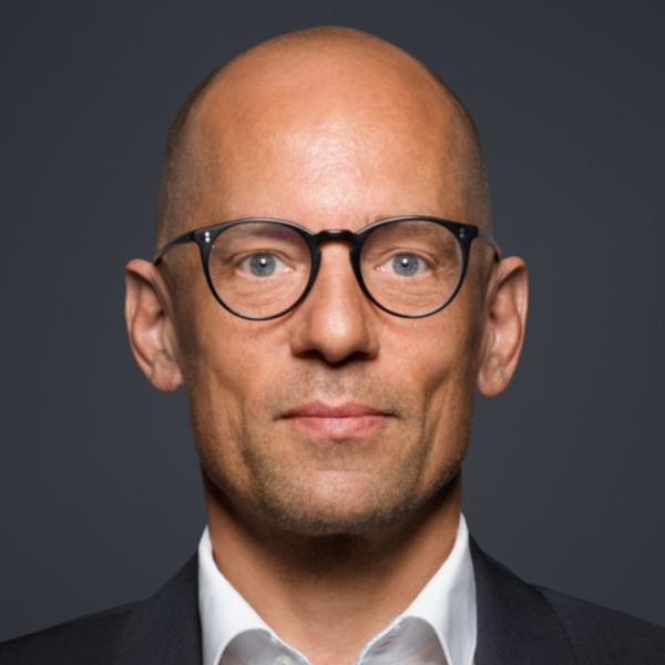 Dr. Nils Bronhofer