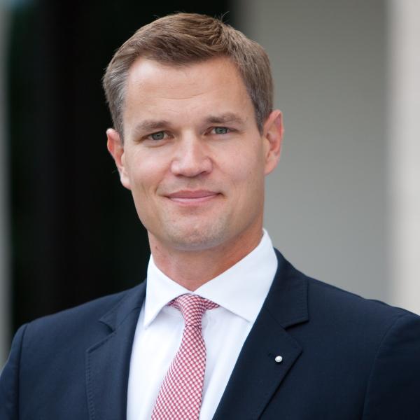 Dr. Nikolas Hölscher