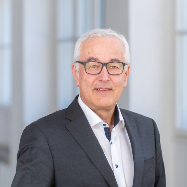Dr. Robert Jofer
