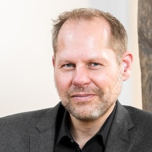 Dipl.-Jur. Univ. Nils Pütz