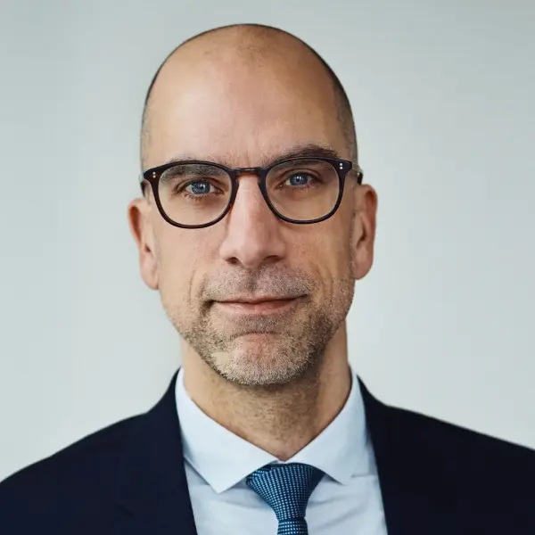 Dr. Deniz Hoffmann