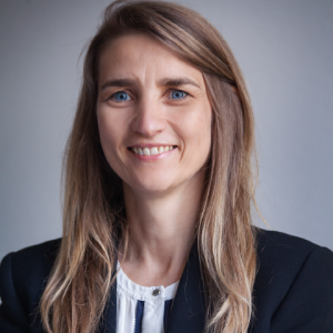 Dr. Bettina Schwing