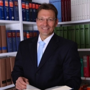 Dr. Oliver Nowak