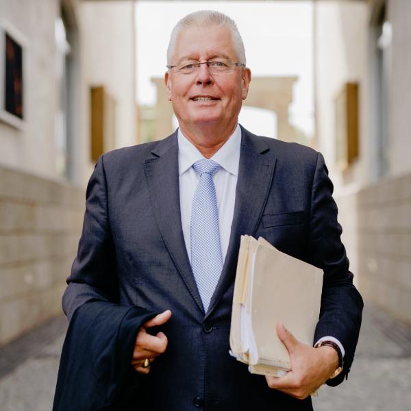 Dr. Michael von Scheven