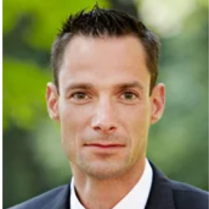 Dr. Raphael Leukart
