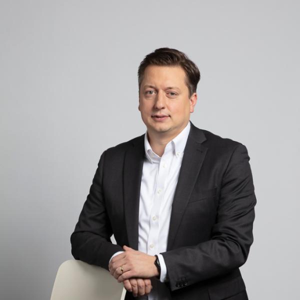 Dr. Cedric Vornholt
