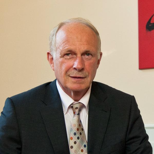 Dr. Jochen Grund