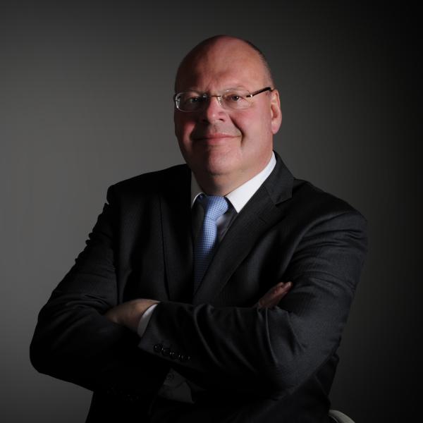 Daniel F. Schütz