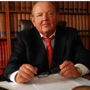Magister der Rechte Paul Ostrowski