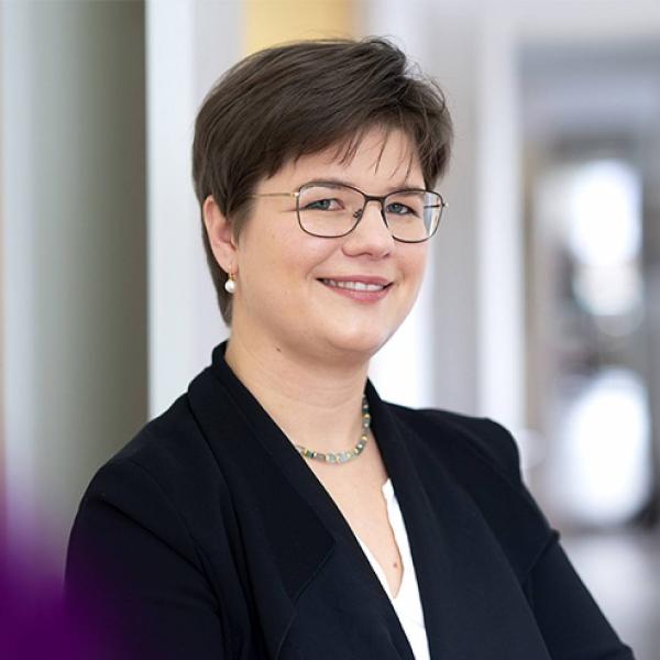 Dr. Charlotte Lauser