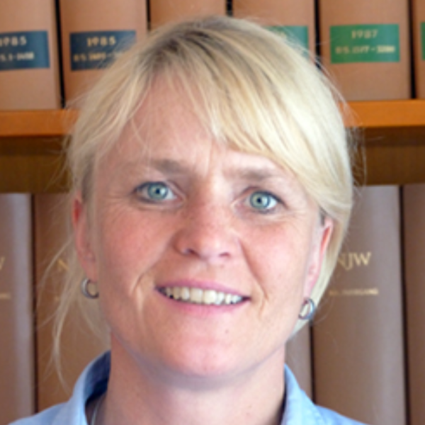 Dr. Claudia Lütkehaus