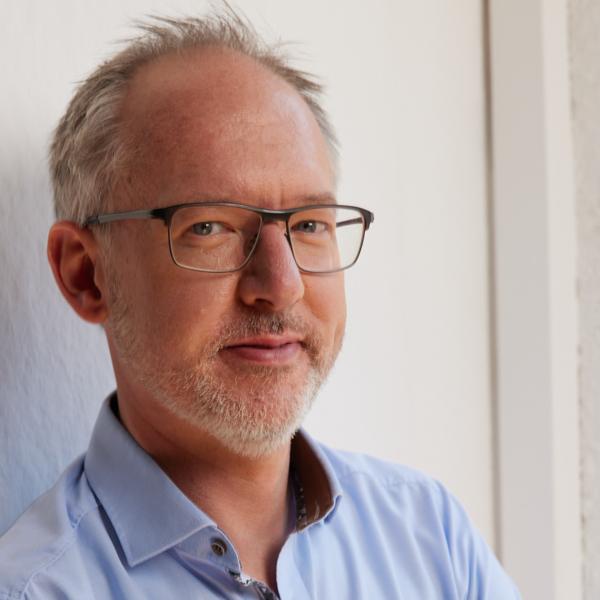 Dr. Andreas Staufer