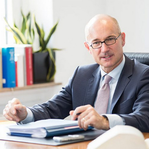 Dr. Peter J. Knösels