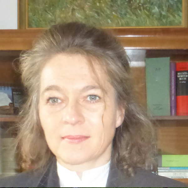 E. Christine Triebel Maître en science politique